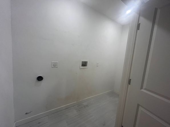 157 Oak St APT 1R, Clinton, MA 01510