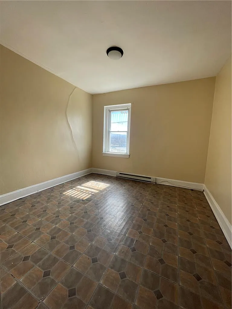 2 bed, 1.0 bath, 700 sqft, $1,350 — Photo 2