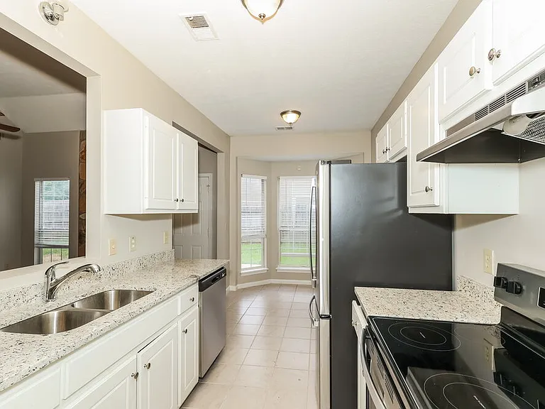 495 Anna Ave — Photo 8
