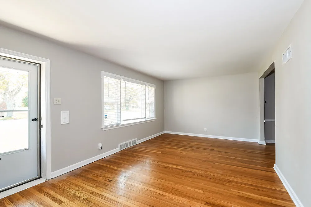 3 bed, 2.0 bath, 1654 sqft, $1,915 — Photo 4