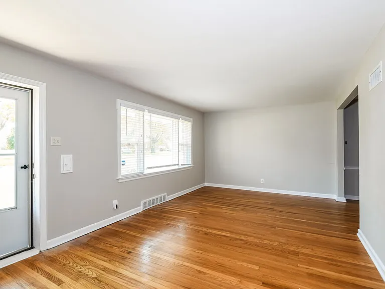 1249 Waldorf Dr — Photo 4