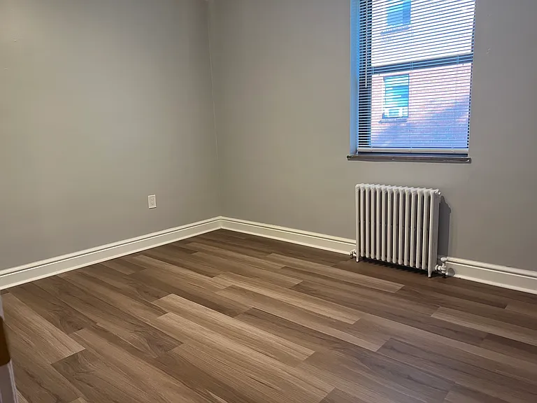 Royal Gardens Apartments — Photo 43