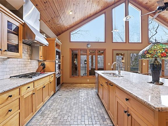 5th image of 806 W Red Bridge Rd