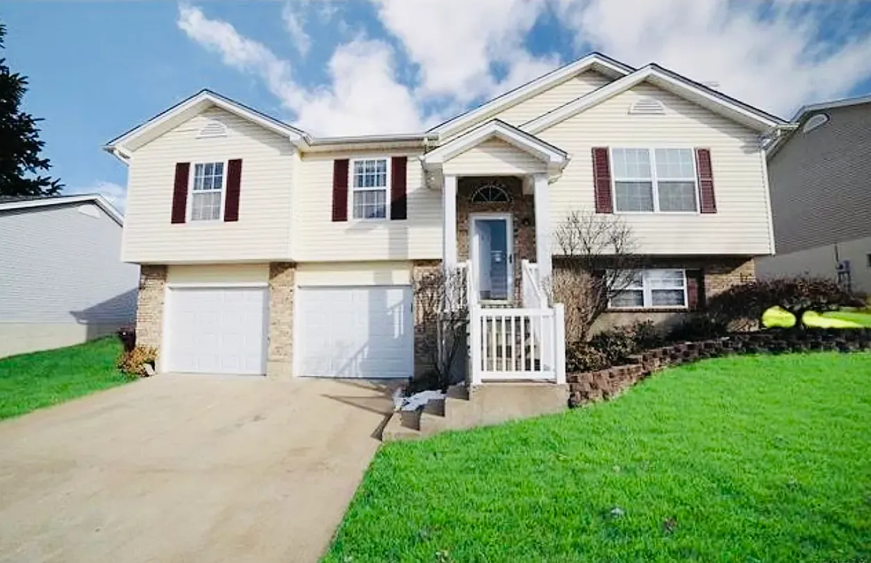3 bed, 2527 sqft, $2,395 — Photo 1