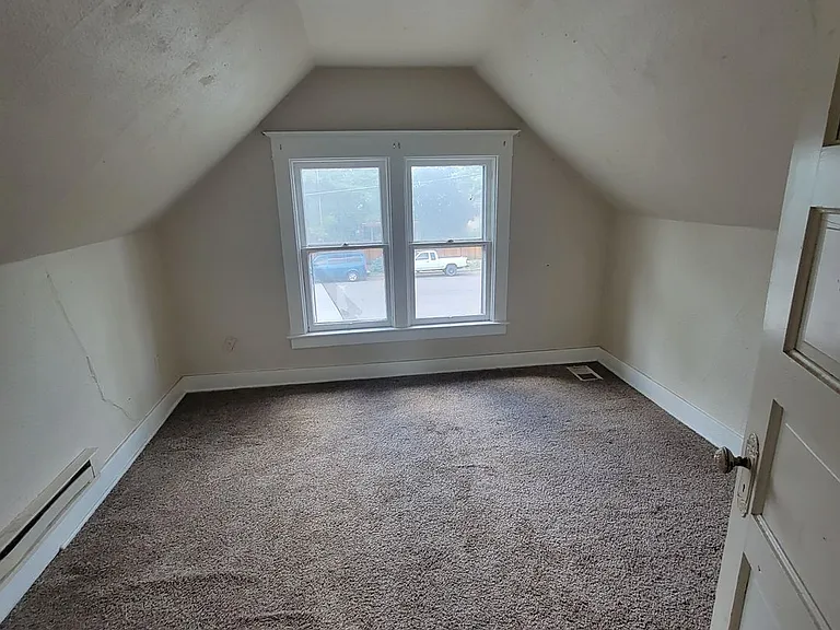 2112 N Astor St — Photo 9