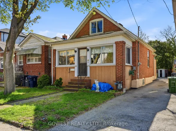 60 Warren Cres, Toronto, ON M6S 4S2