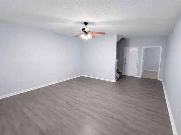 800 N San Jacinto St APT 102, Conroe, TX 77301