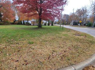 418 Lakeshore Blvd, Norton Shores, MI 49444