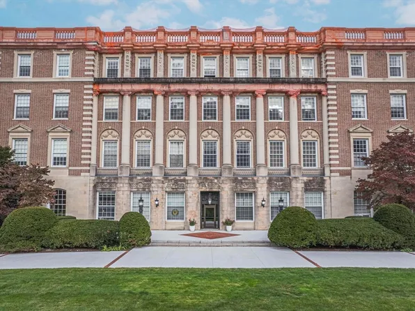 16 Balmoral St Unit 415, Andover, MA 01810