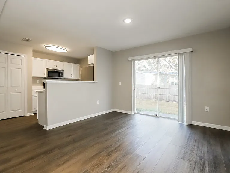 9852 Ashburn Lake Dr — Photo 6