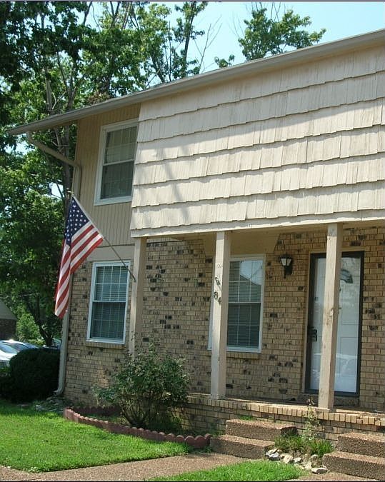 This end unit condo is awaiting it's new owner!  