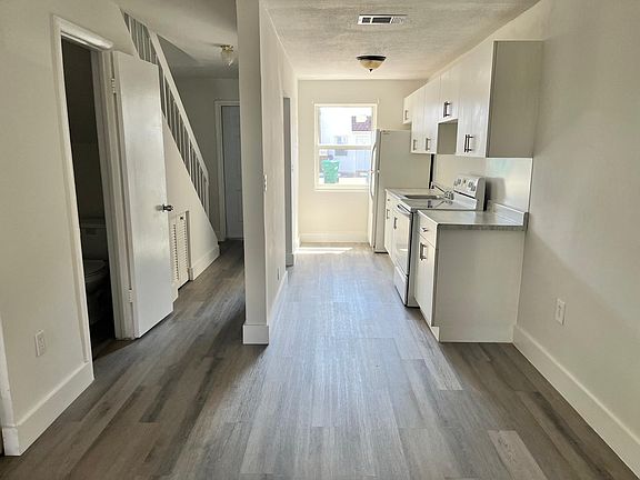 5th image of 401 NW 109th Ave APT 11
