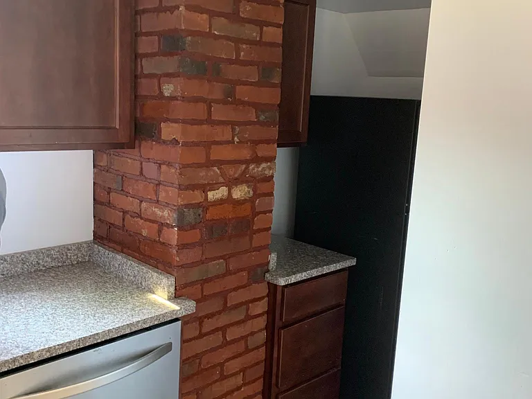 102 Haldane St #2 — Photo 3
