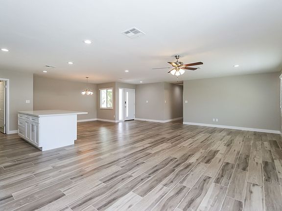 4th image of 1406 E Laguna Dr