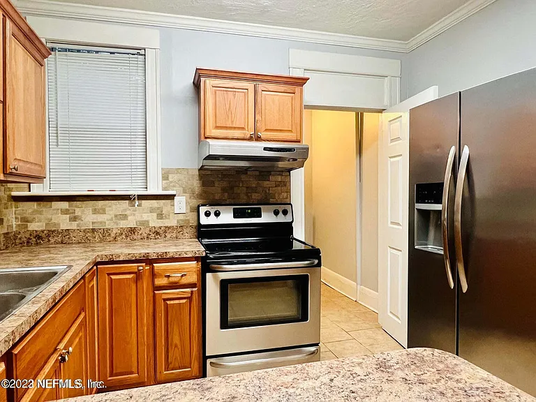 2302 College St — Photo 16