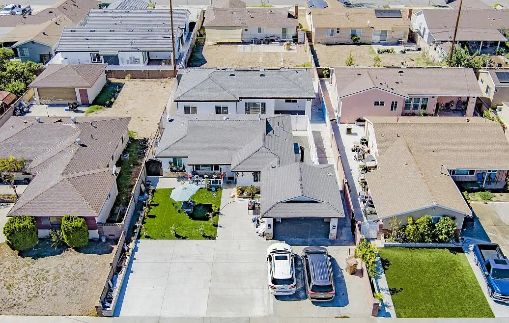 4 bed, 1200 sqft, $3,850 — Photo 1