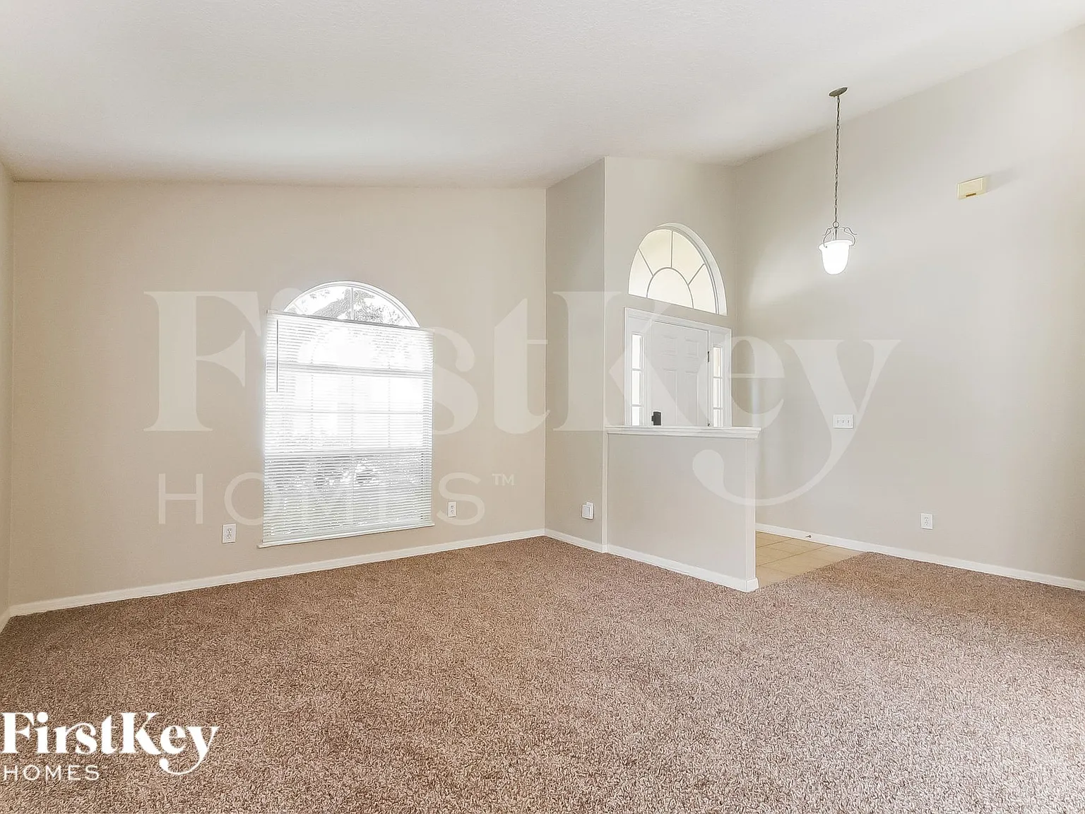 3 bed, 2.0 bath, 1942 sqft, $1,815 — Photo 2