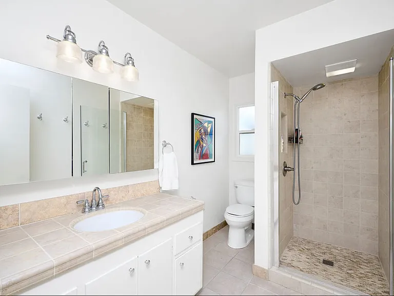 7822 Bleriot Ave — Photo 12