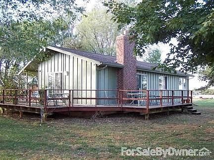 Wrap-around deck