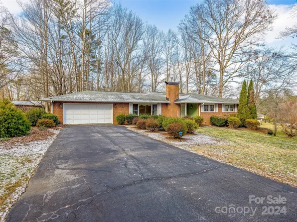 113 Tanager Ln, Hendersonville, NC 28792