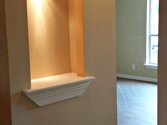 2nd image of 929 Woodcrest Dr