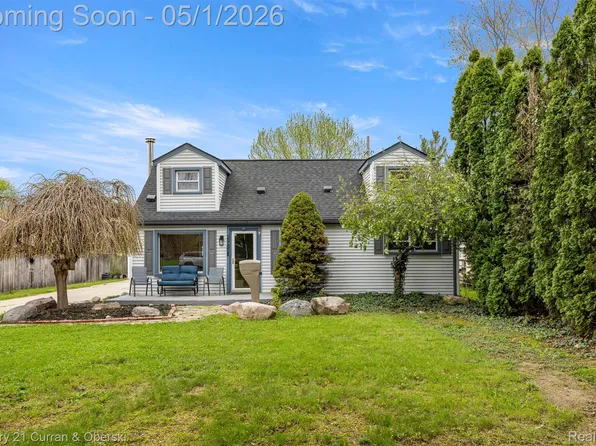 2985 Lafayette Dr, Trenton, MI 48183