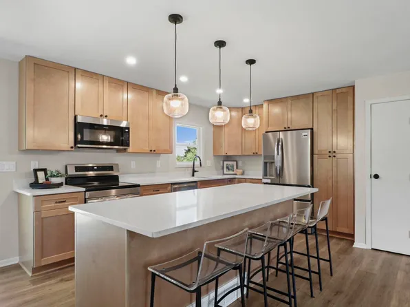 2660 Spring Hill Dr, Stoughton, WI 53589