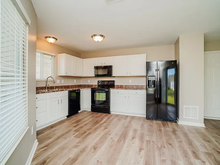 1249 Candora St — Photo 9