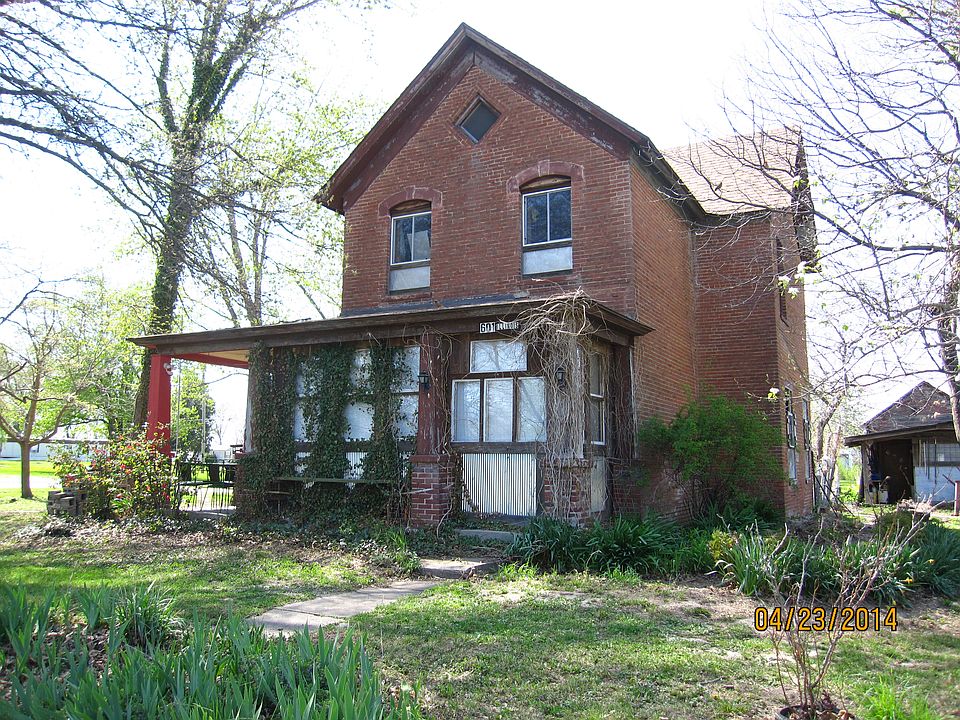 2nd image of 601 Illinois St