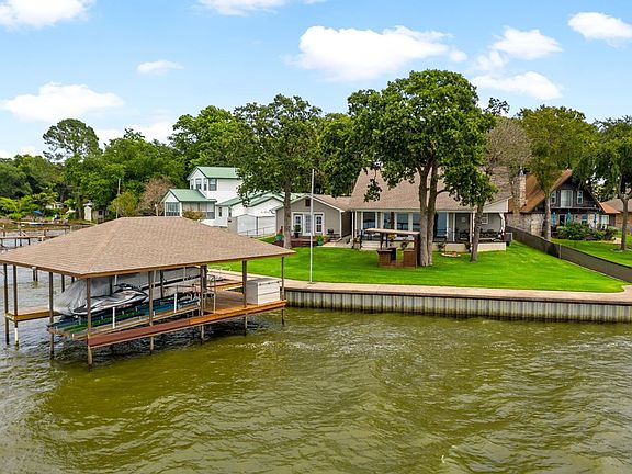 2nd image of 126 Jeffrey Cir