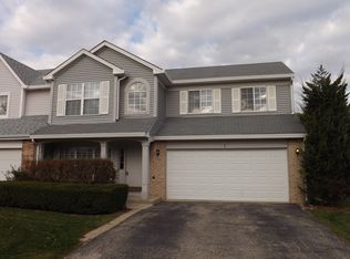1 Hollyhock Ct, Lake In The Hills, IL 60156