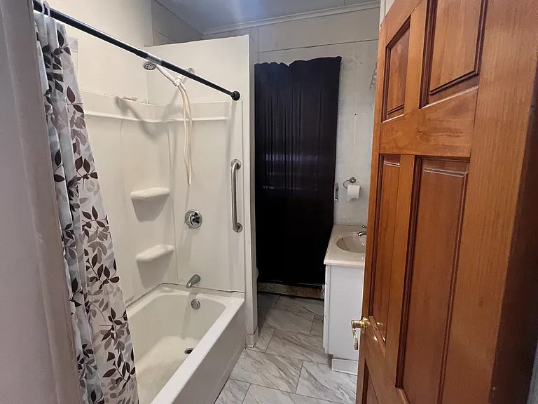 125 Roberts St #1 — Photo 6