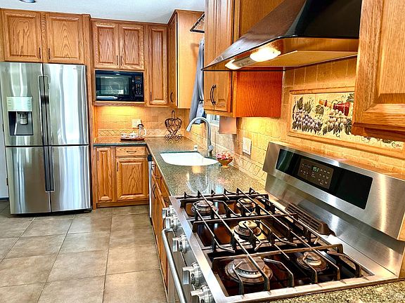 4th image of 1120 Oxford Ct