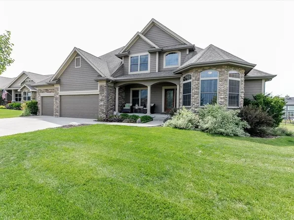 15208 Brookview Dr, Urbandale, IA 50323