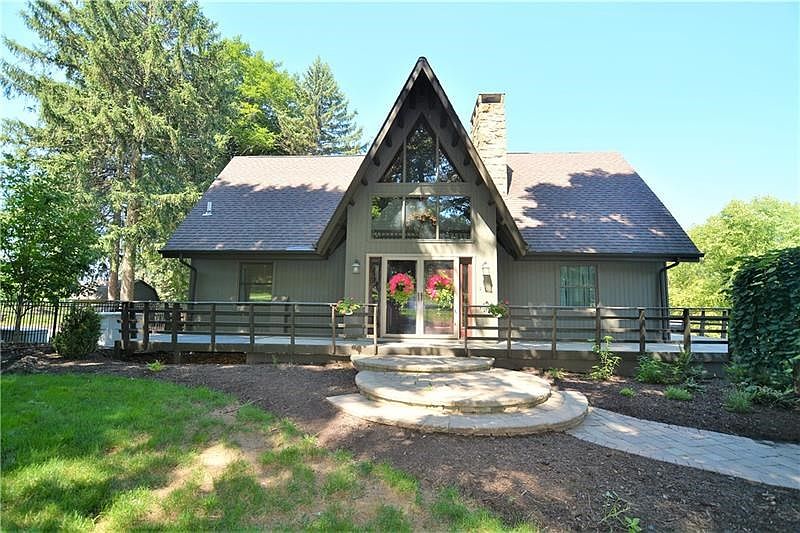 Beautiful 3 BR, 3.5 Bath Contemporary "A-Frame"