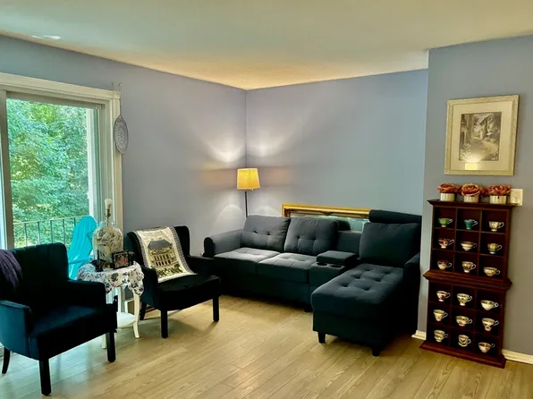 80 Damon Rd APT 3204, Northampton, MA 01060