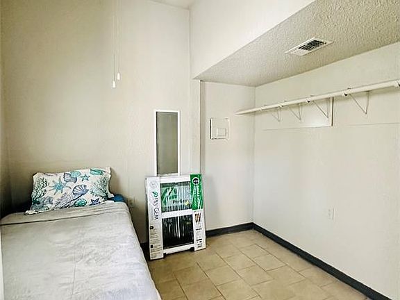 5th image of 4808 Avenue S #B