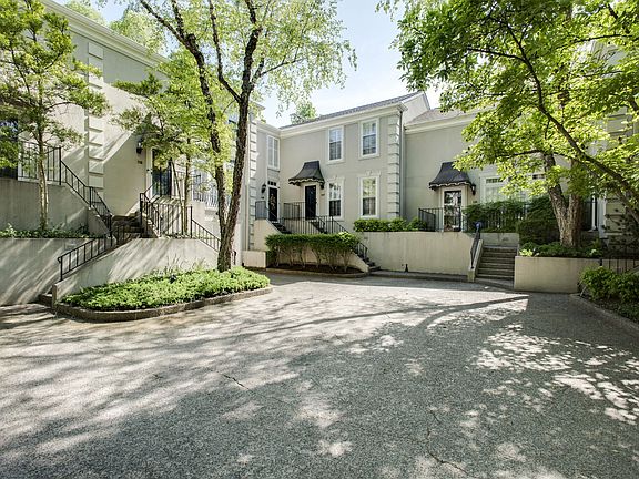 3rd image of 107 Saint Charles Pl
