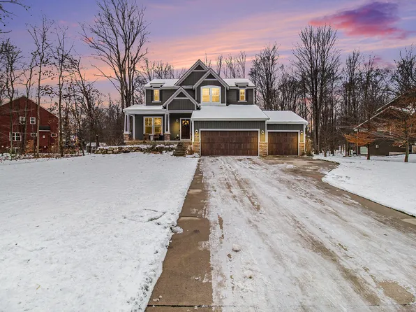 337 Silverton Dr, Norton Shores, MI 49444