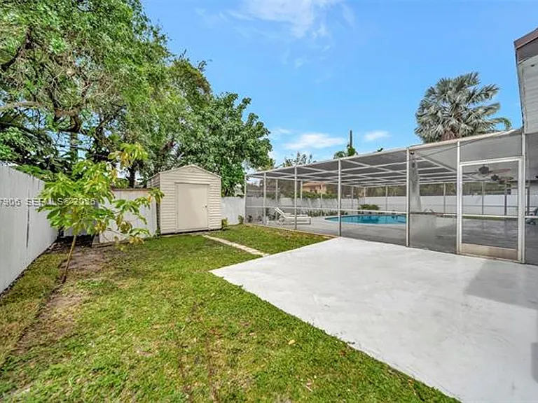15010 NE 7th Ave — Photo 38