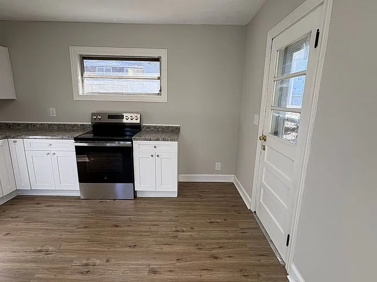 3 bedroom 3 bath in Spartanburg with Lots of Space Workshop in the garage!! — Photo 8