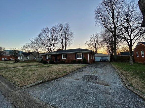 2nd image of 2118 Clinton Pl E