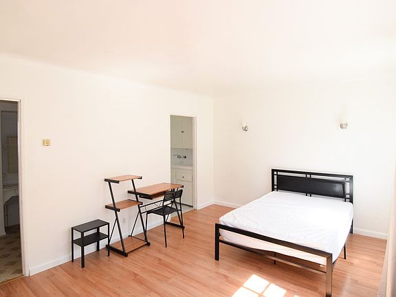 2nd image of 807 W 30th St #813
