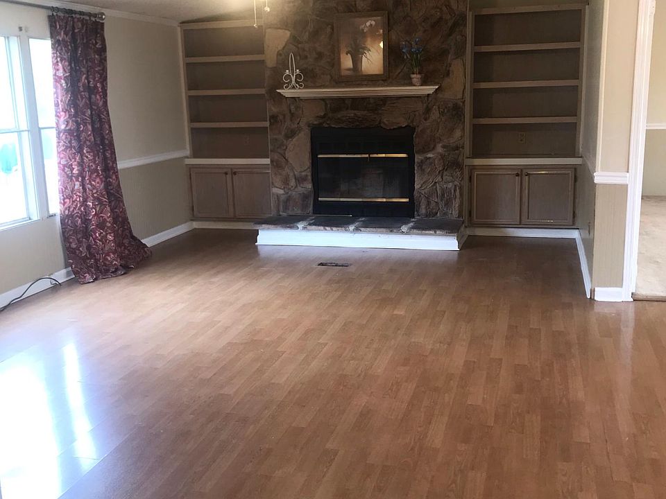 2nd image of 6008 Lone Star Rd