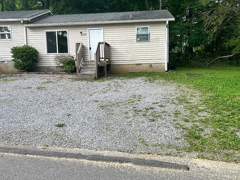 1315 Givens Ln #1319 — Photo 2