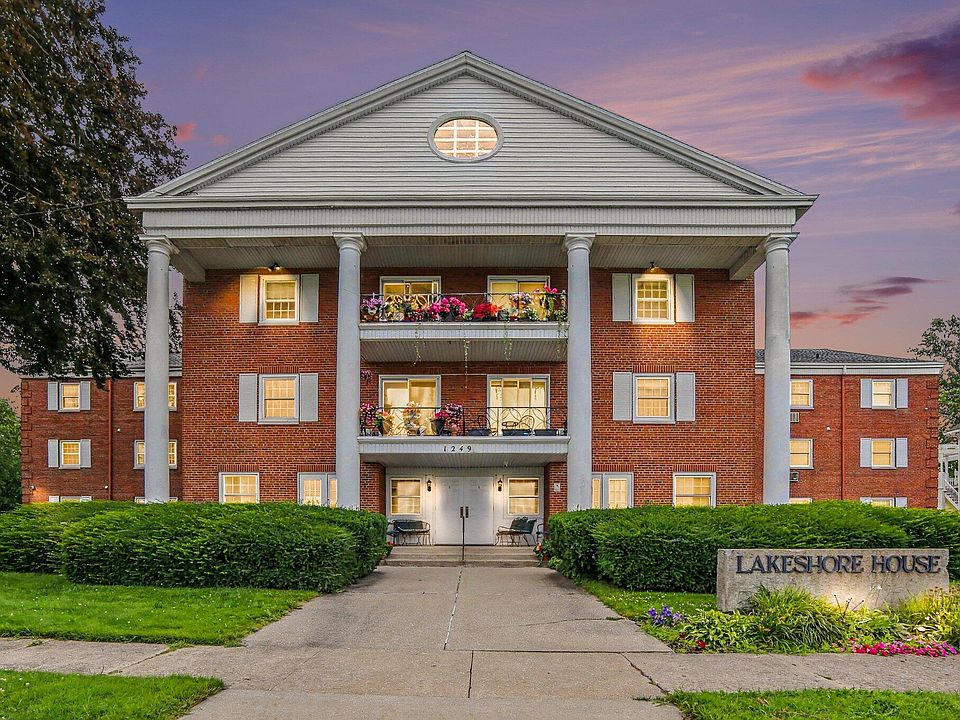 1st image of 1249 Lakeshore Dr APT 315