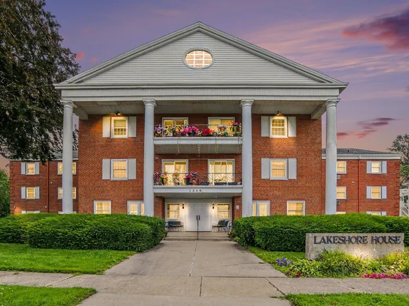 1249 Lakeshore Dr APT 315, Muskegon, MI 49441