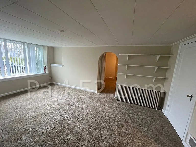 406 N 6th St #1/2 — Photo 5
