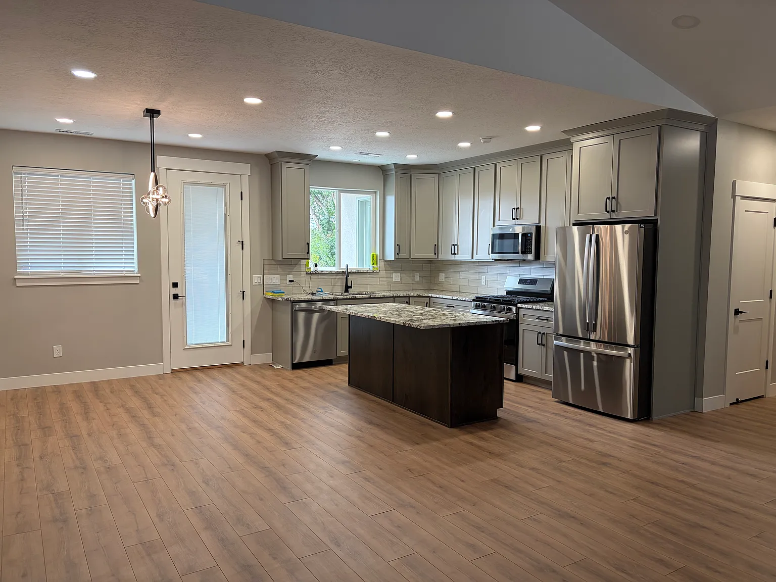 3 bed, 2.5 bath, 2000 sqft, $2,800 — Photo 3