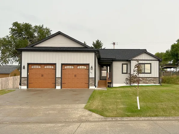 205 7th St NE, Watford City, ND 58854